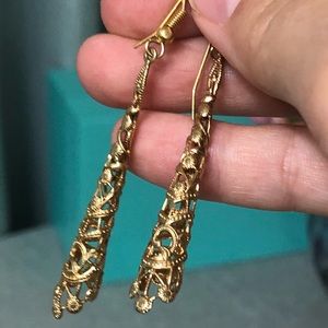Drop horn golden color design earrings